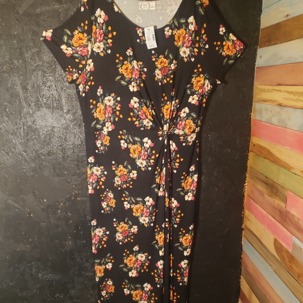 Large floral Maxi dress with sinched waist